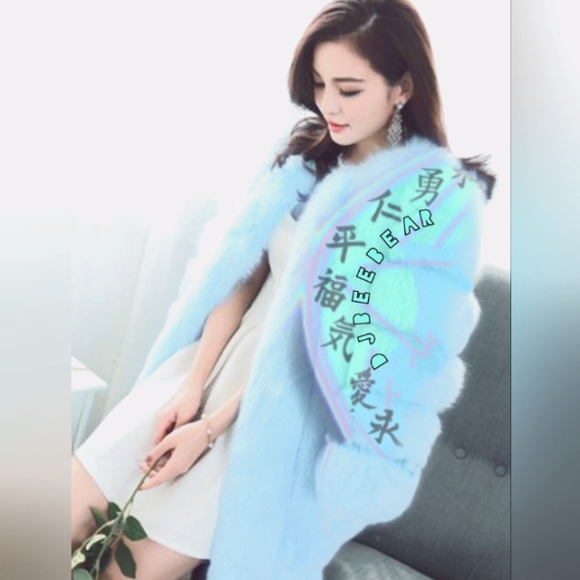 FUR COATS - Picture 1 of 4